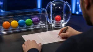 How Do the Life Ball and Winning Combinations Work